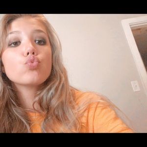 Meet your Posher, Olivia